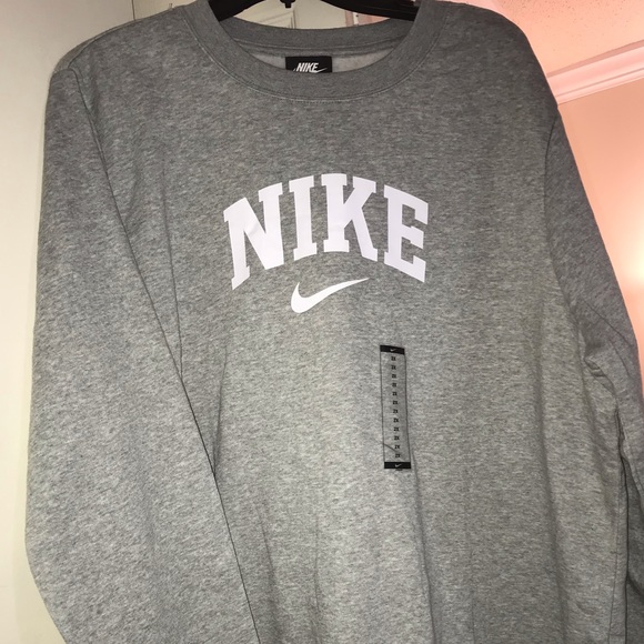 Nike Women’s Crew Neck Sweatshirt - Picture 5 of 6